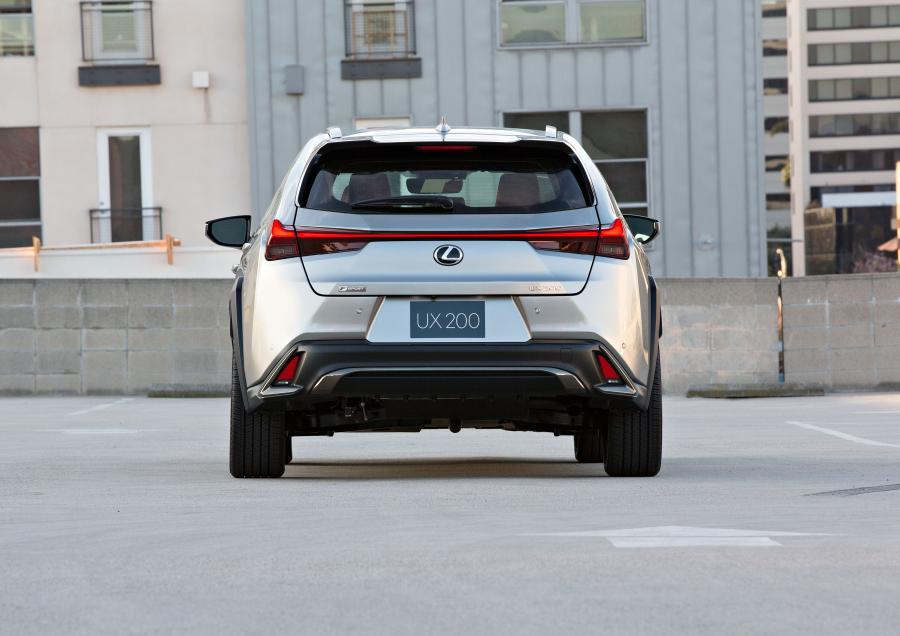  Lexus UX200 F-Sport 2018 года  (NA) (фото 2 из 40)